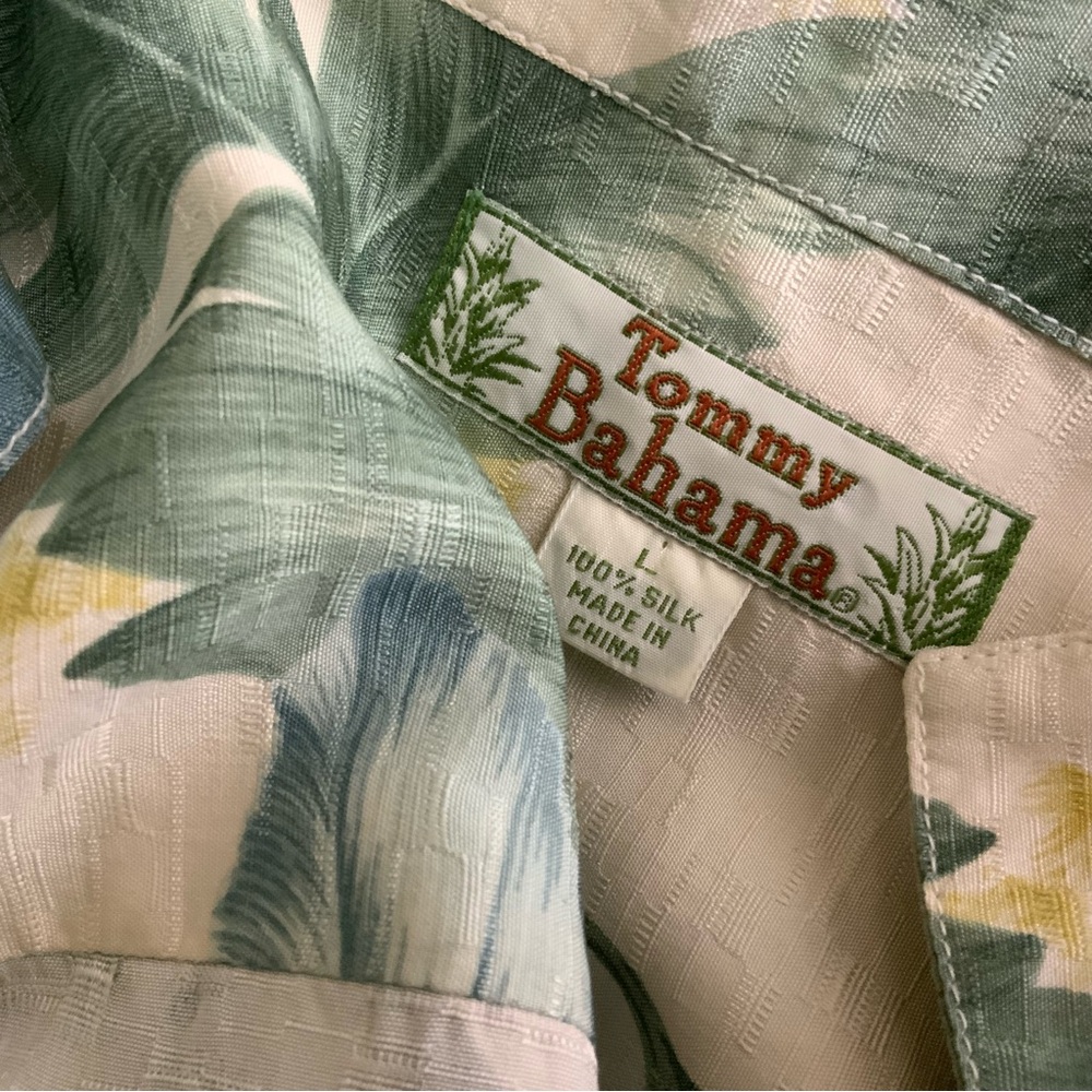 Tommy‎ Bahama 100% Silk. Floral Print Shirt - Blue and Green. Men’s Size Large. - Picture 6 of 7